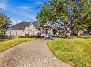 115 Alameda Cir, Victoria, TX 77904