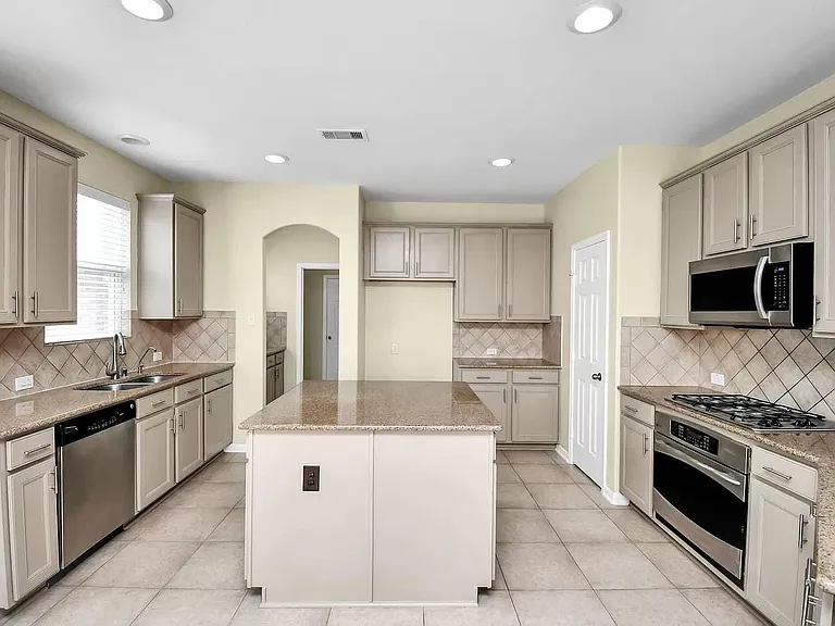 6315 Bain Dr — Photo 19