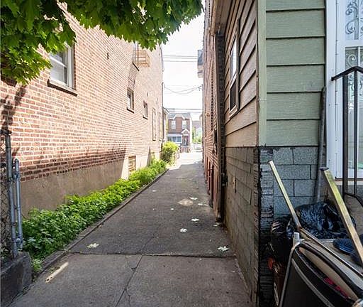 4th image of 494 E 53rd St