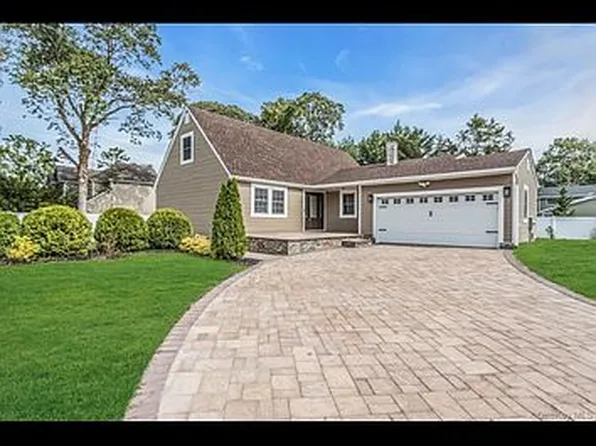 907 Pearl St, Bohemia, NY 11716