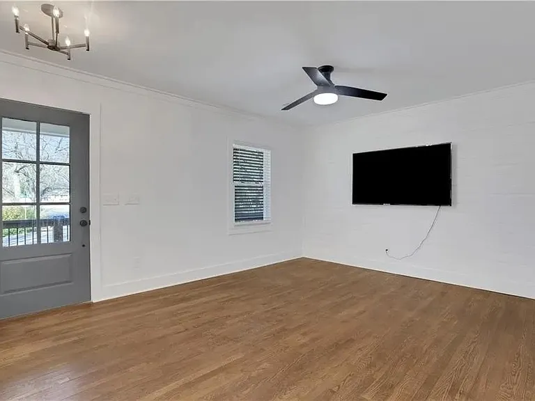 1770 Crestridge Dr SE — Photo 3
