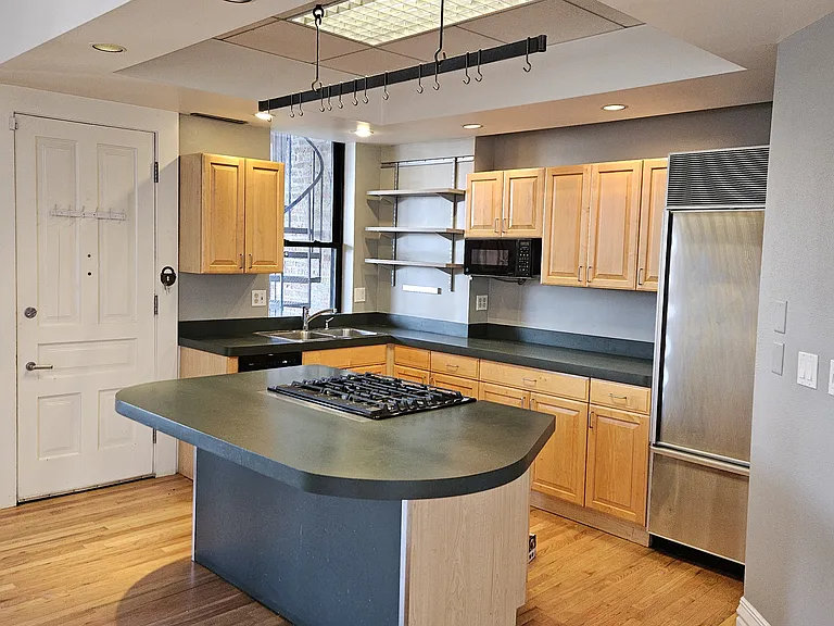 1127 W Madison St — Photo 15