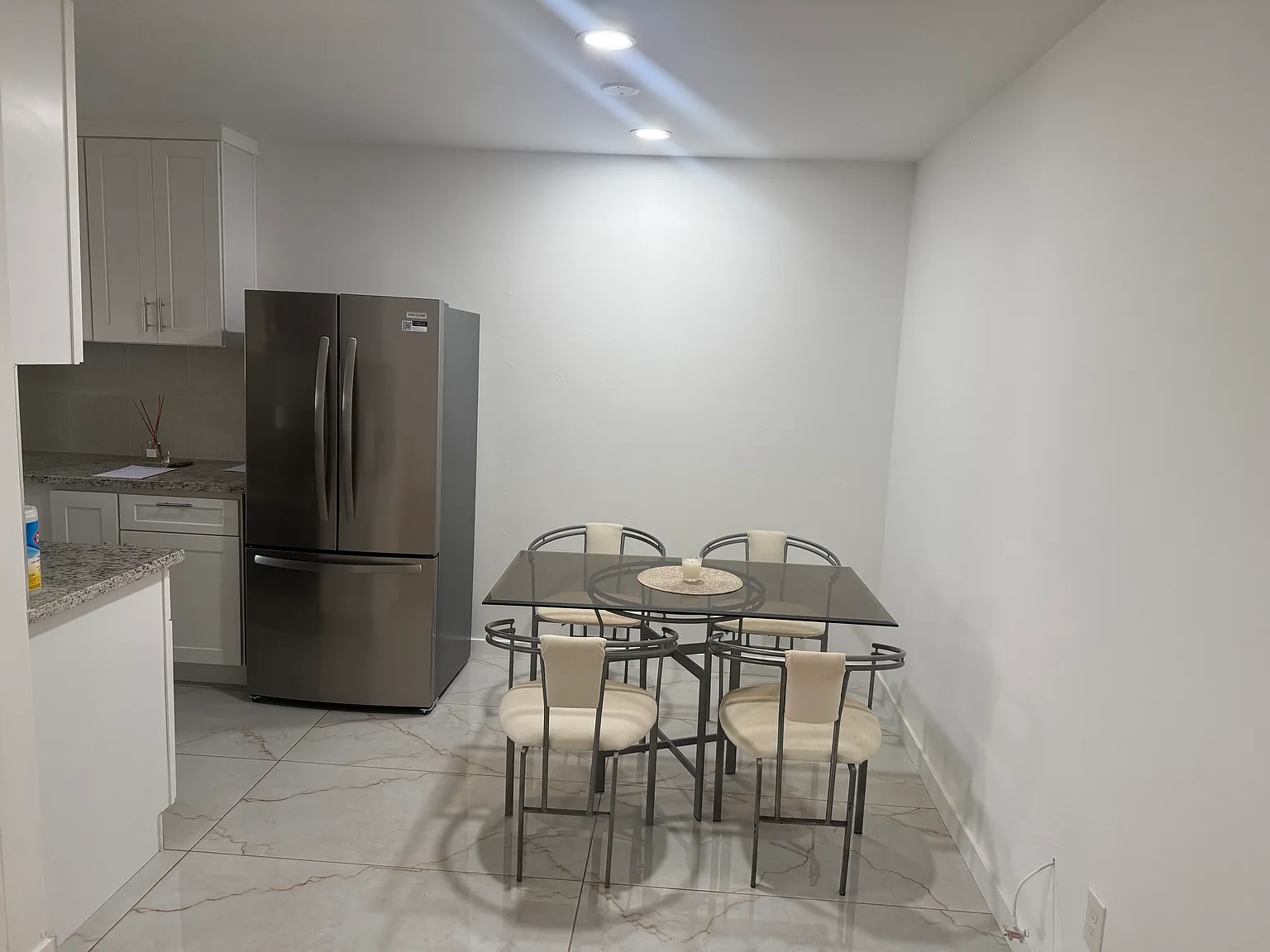 2 bed, 1000 sqft, $2,500 — Photo 3
