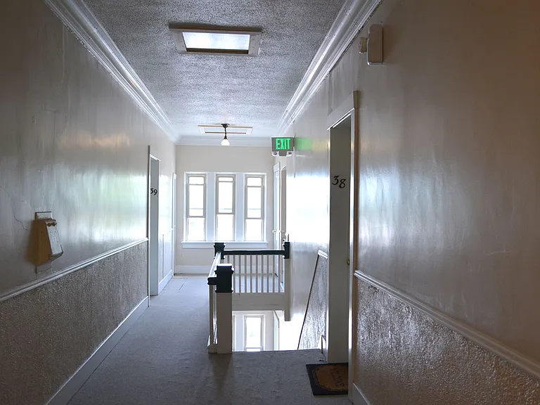 Historic Worthington Manor Apartments — Photo 9