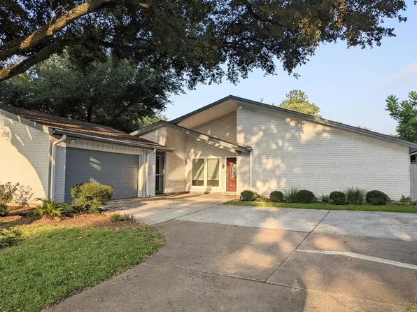 1402 Heathwood Dr, Houston, TX 77077