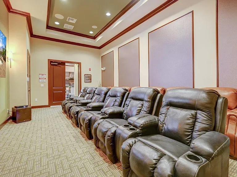 Chateau Mirage Apartment Homes — Photo 23