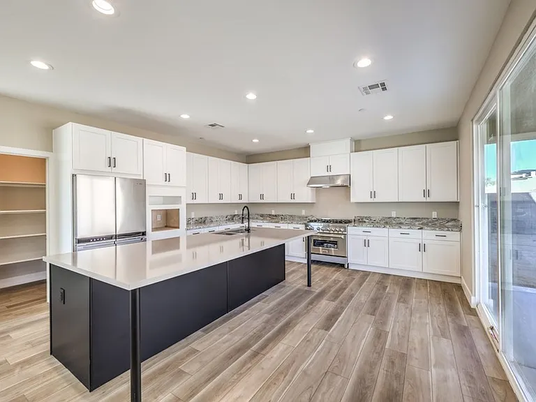 729 Milan Ave — Photo 10