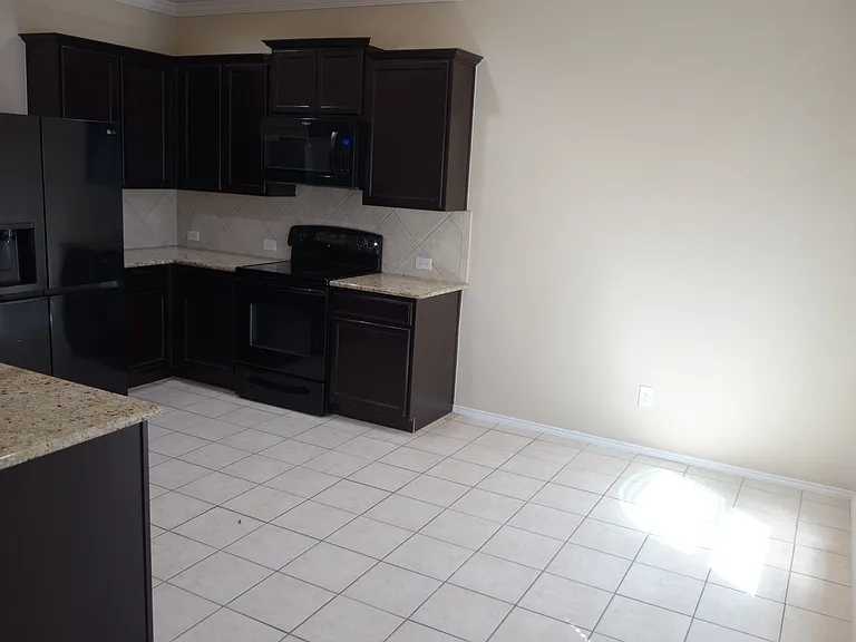 12221 Big Rock Dr — Photo 7
