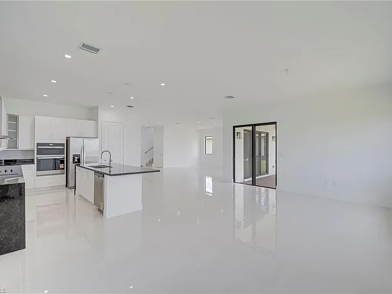 4775 Quercia Dr — Photo 12