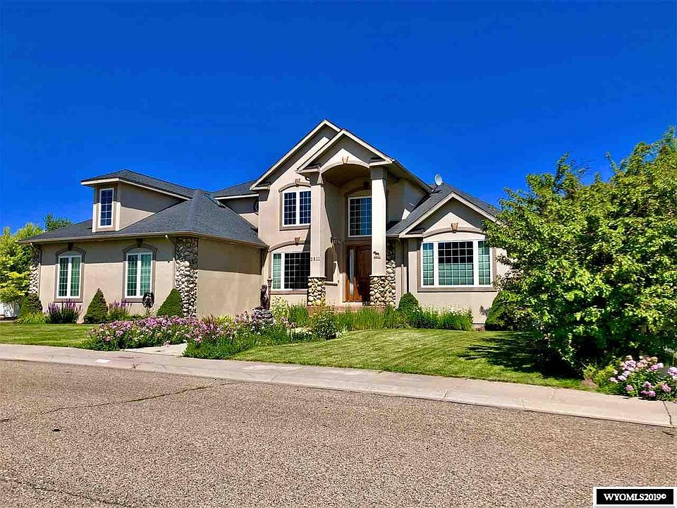 1st image of 2811 Driftwood Ln