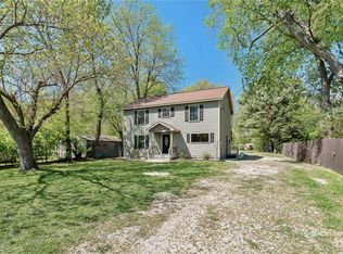 612 W Main St, Gentry, AR 72734