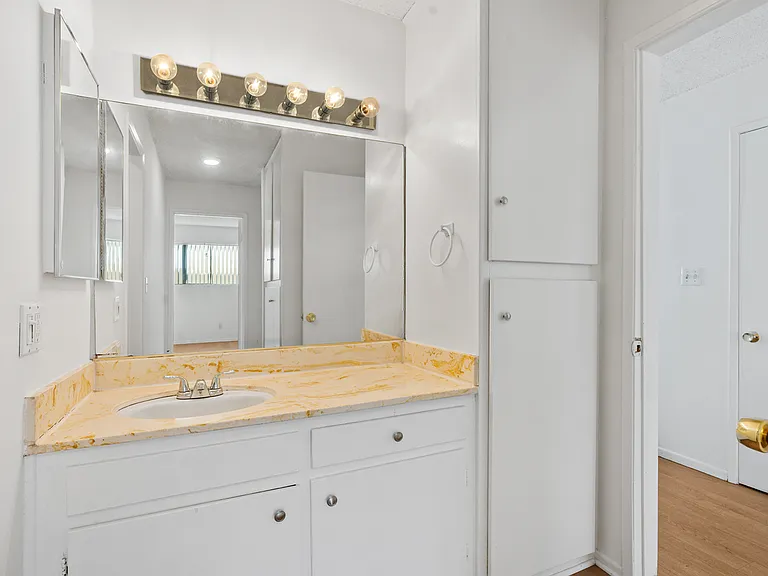 11661 Goshen Ave #104 — Photo 27