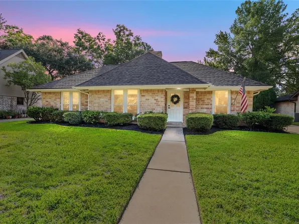 2711 Cane Field Dr, Sugar Land, TX 77479