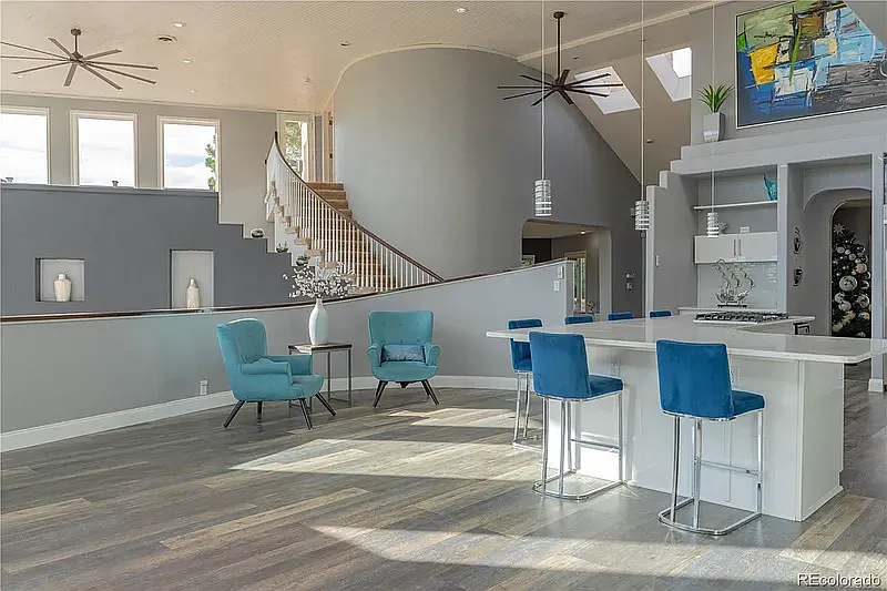5 bed, 4.5 bath, 6958 sqft, $12,000 — Photo 3
