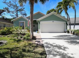 336 Hammocks Trl, Greenacres, FL 33413