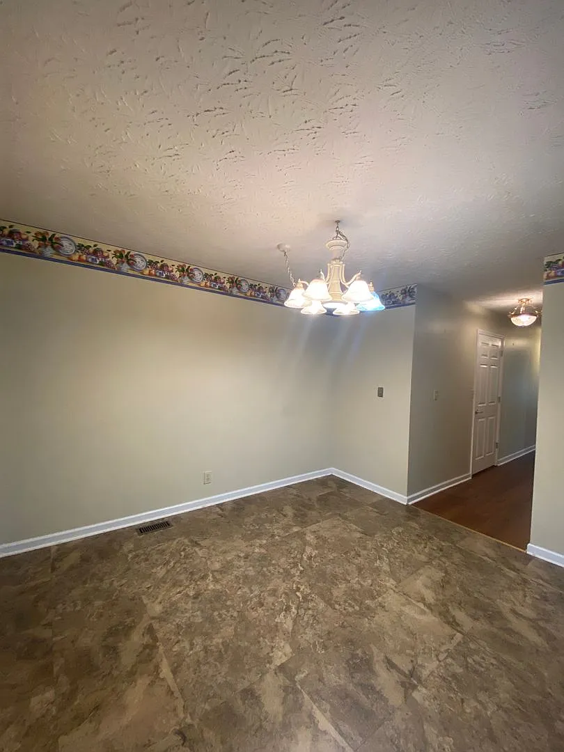 215 W. Francis Street — Photo 4