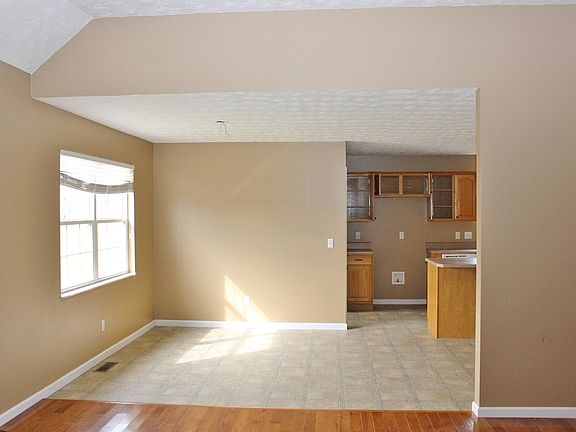3rd image of 104 Huntington #1