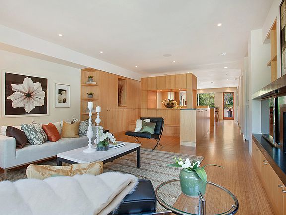 4th image of 2837 Greenwich St