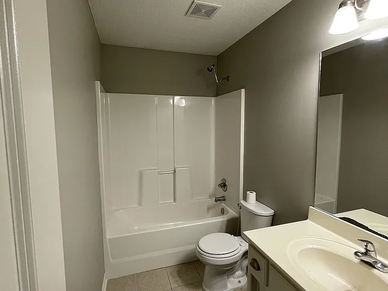 12213 Bennington Ave — Photo 24