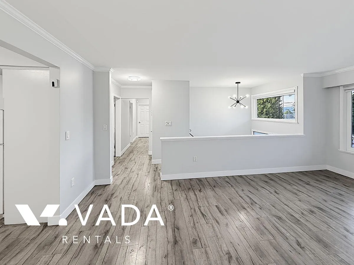 3 BR Upper Level Rental Home 11327 138th St Surrey: VADA — Photo 4