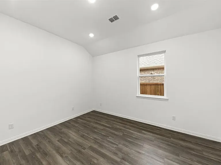 1825 Plymouth Dr — Photo 11