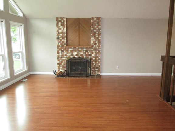 4th image of 1154 SW Fairhaven Dr