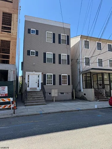 118 Bayard St Photo 1