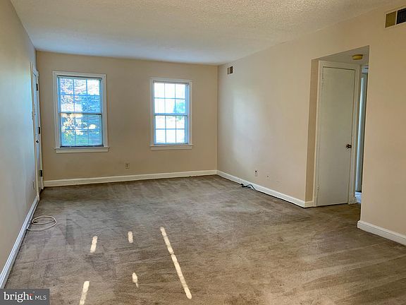 3rd image of 2403 Arlington Blvd APT 101