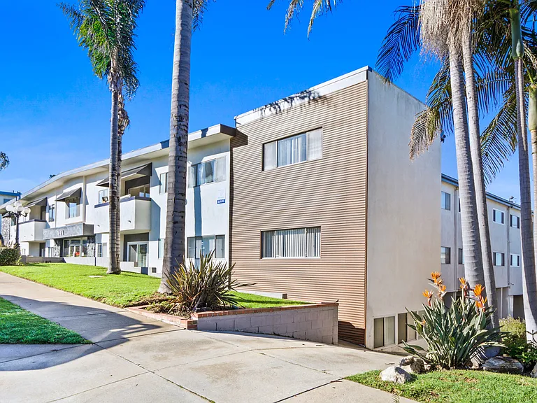 343 Palos Verdes — Photo 2