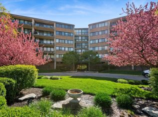 101 Bar Harbour Rd Unit 4L, Schaumburg, IL 60193