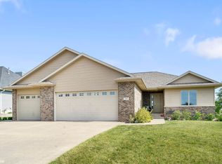 910 Blaine St, Dysart, IA 52224