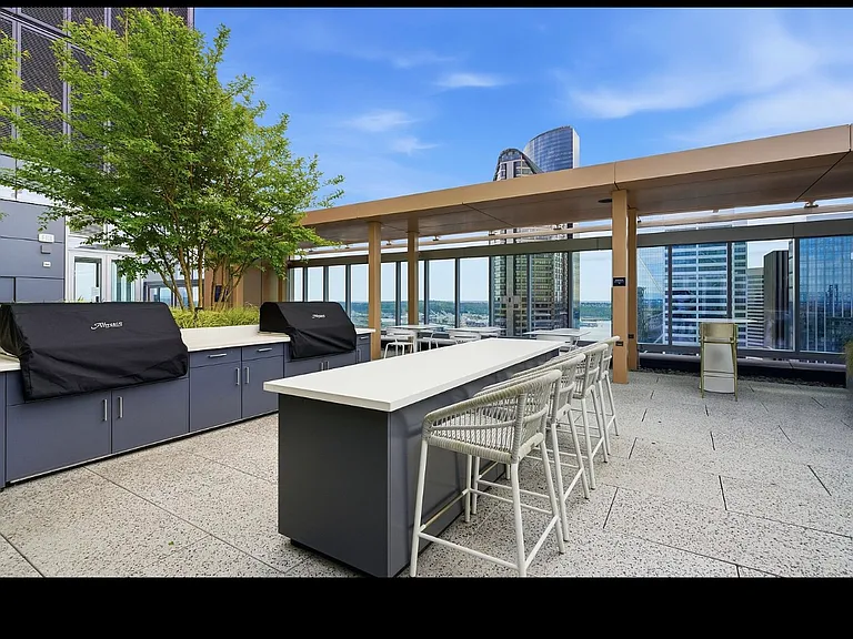 800 Columbia St #1802 — Photo 17