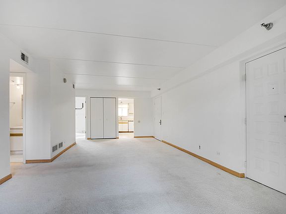 5th image of 5960 Lake Bluff Dr Unit 302