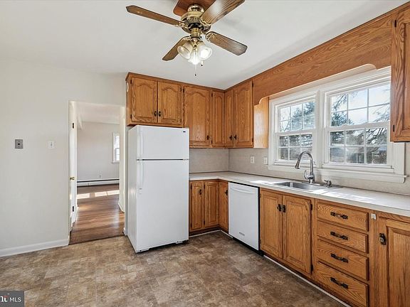 3rd image of 157 Avondale Rd