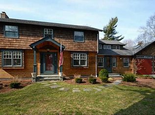 4 Terrace Dr, Barrington, RI 02806