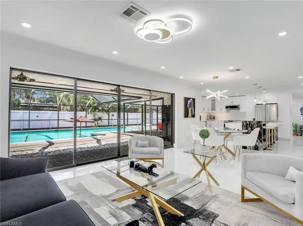 208 Erie DR, NAPLES, FL 34110