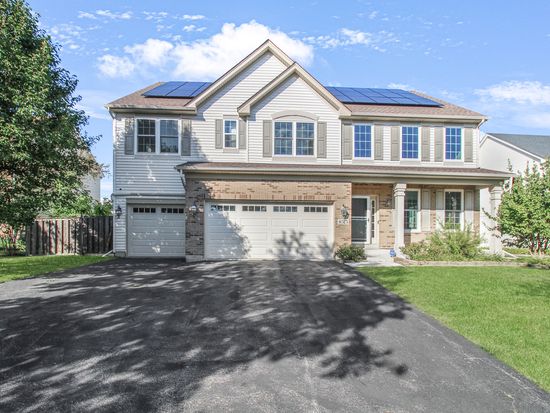 8313 Wildspring Pkwy, Joliet, IL 60431