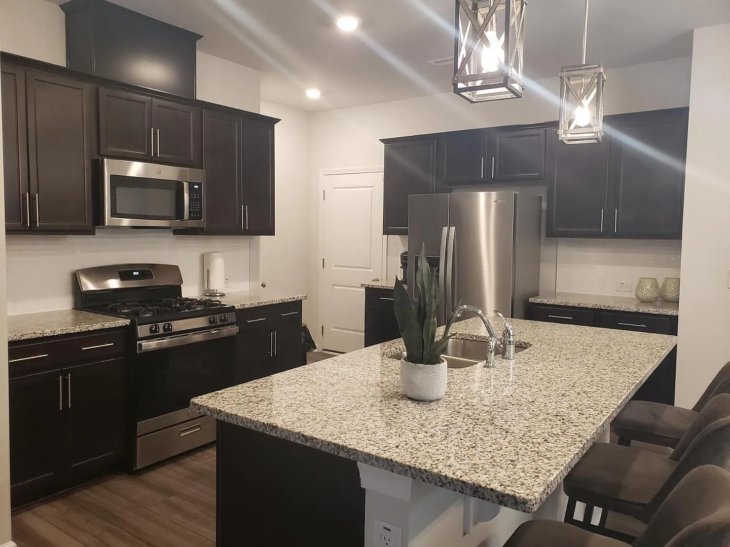 4 bed, 3.0 bath, 2134 sqft, $2,629 — Photo 2