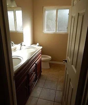 3rd image of 2404 Oregon Ave
