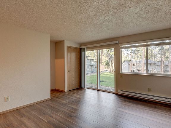 5th image of 997 SW Harrier Cir APT 4