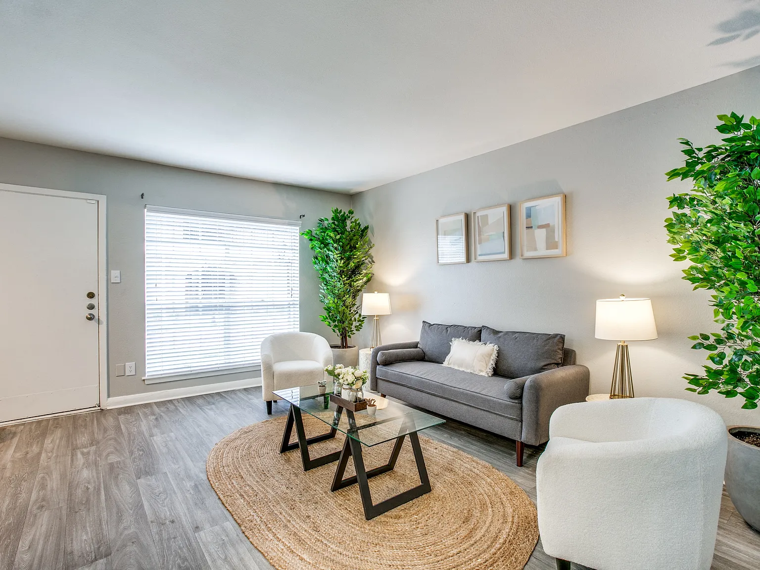 Bellaire Oaks Apartments — Photo 3