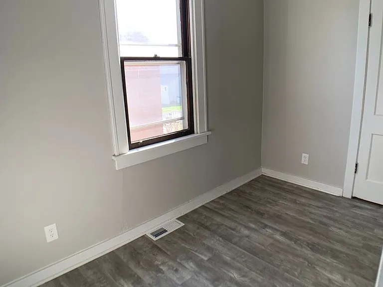 149 Beram Ave — Photo 10