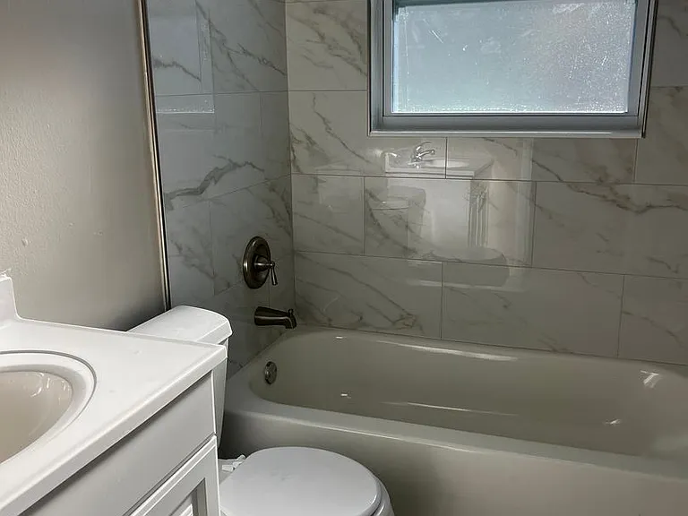 558 Briarwood Rd — Photo 13