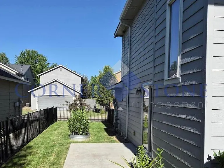 657 N Manship Ave — Photo 24