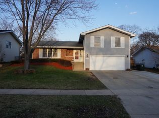 2019 W Parkview Cir, Hoffman Estates, IL 60169