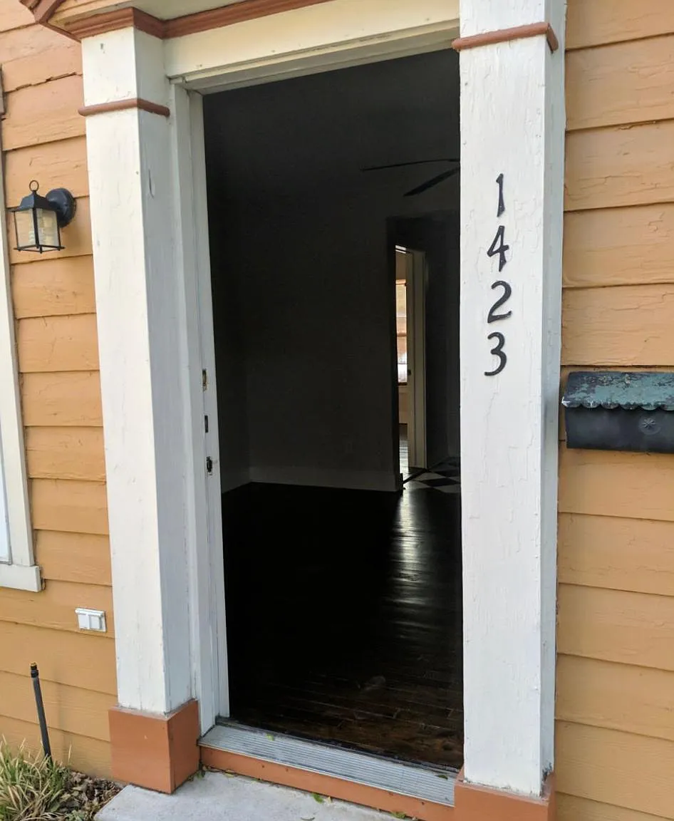 1423 N Locust St — Photo 4