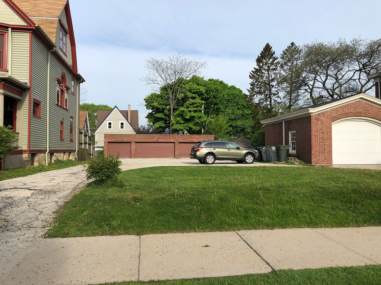 2773 N Maryland Ave — Photo 4