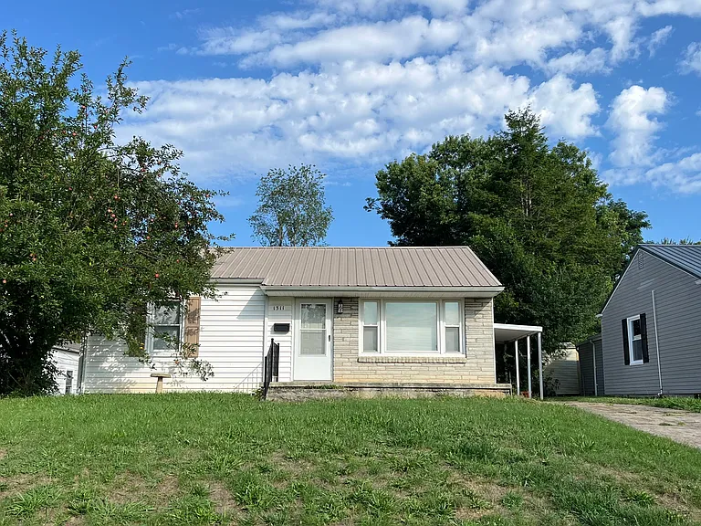 1311 E Holston Ave — Photo 1