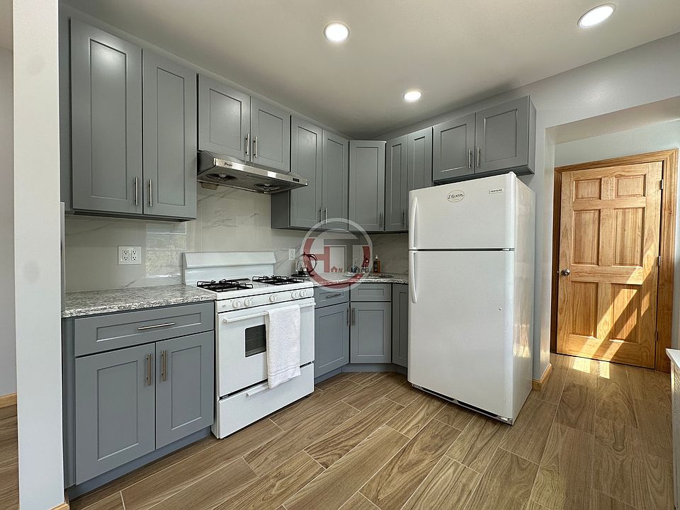 1st image of 450 Quincy Ave #1A