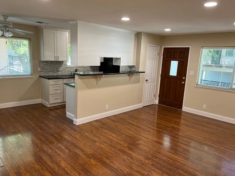 2252 Segundo Ct #4 — Photo 2